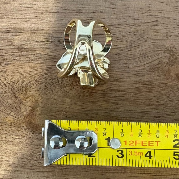 Gold Tone Aurora Borealis Crystal Flower Scarf Slide Ring Brooch - Picture 4 of 15